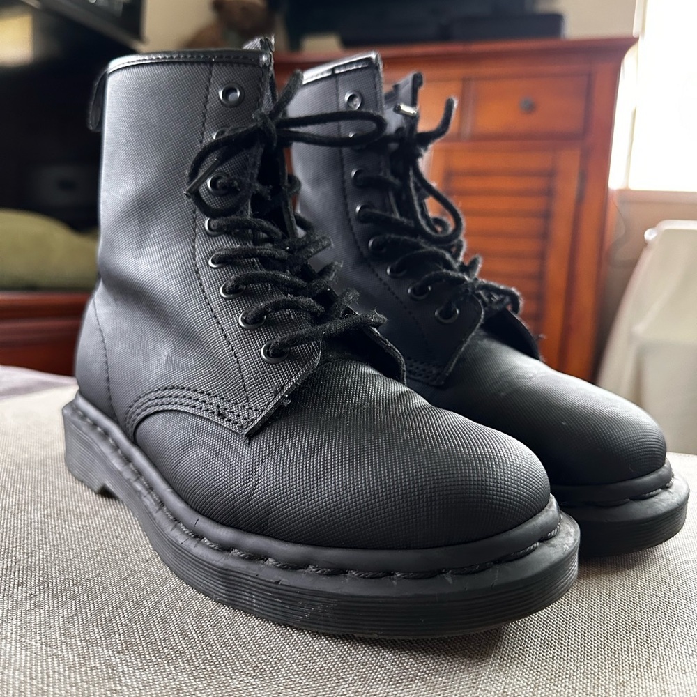 Dr Martens Boots Womens Size 6 Us 1460 Slip Resistant Black Ankle